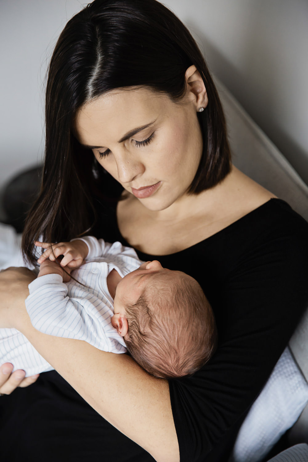 mother-and-newborn-baby-Natural-family with maternity-newborn-lifestyle-imagery- photography in Brisbane- QuinceandMulberry