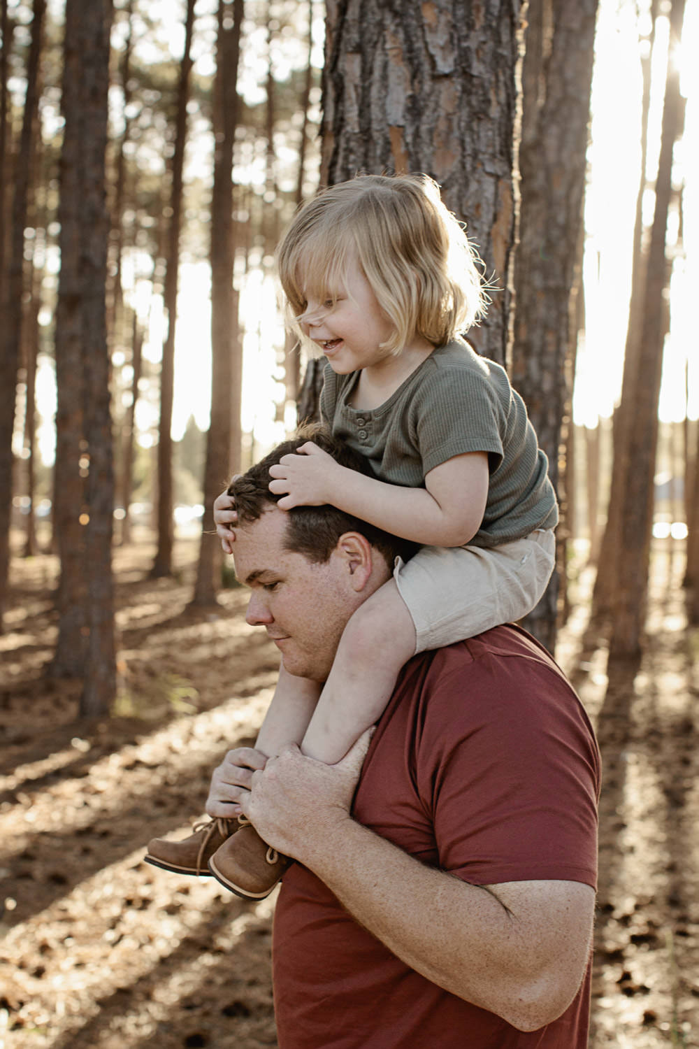 child-on-fathers-shoulders-candid-moments-Family-Photography-Beach_Brisbane-GoldCoast