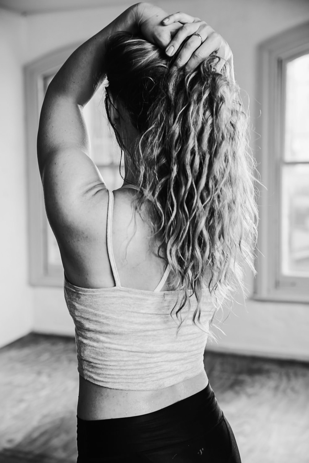 fitness-girl-holding-hair-back_Noosa-Barre_Fittness-Small_business-Branding_Quincenmulberry-Creative-website-Photography-Packages