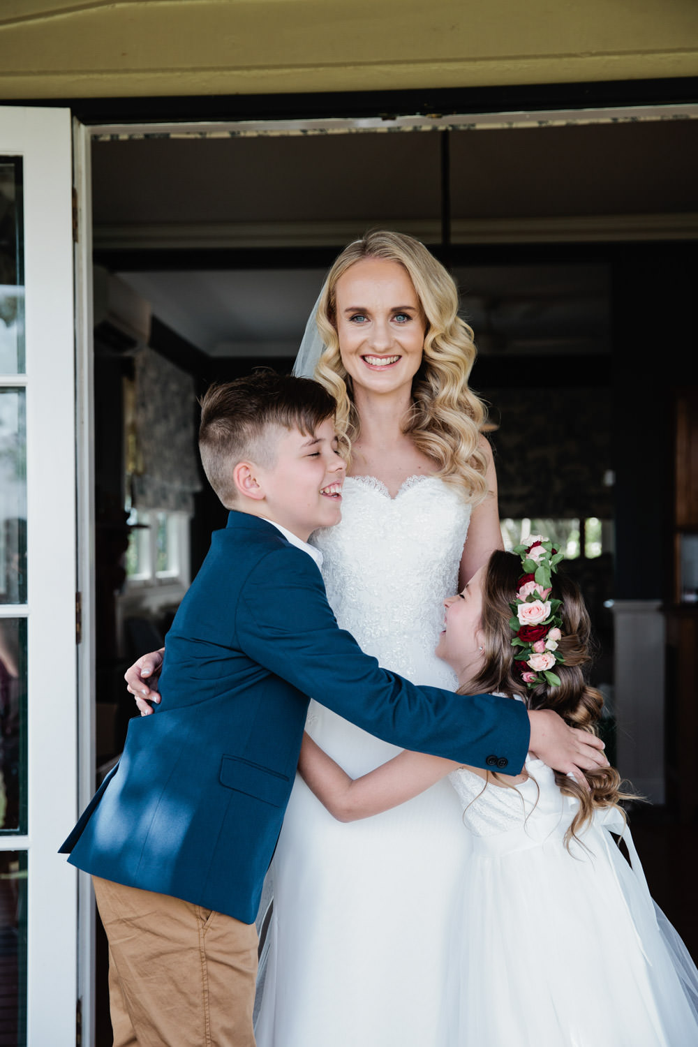 natural, fun, romantic-wedding-photography at Spicers-hiddenvale-QuinceandMulberryStudios