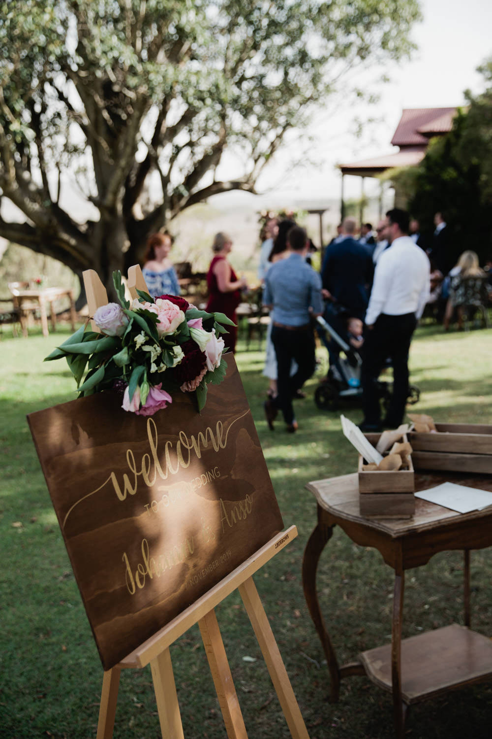 ceremony-set-up_Spicers-Hiddenvale-Country-Wedding-Quincenmulberry