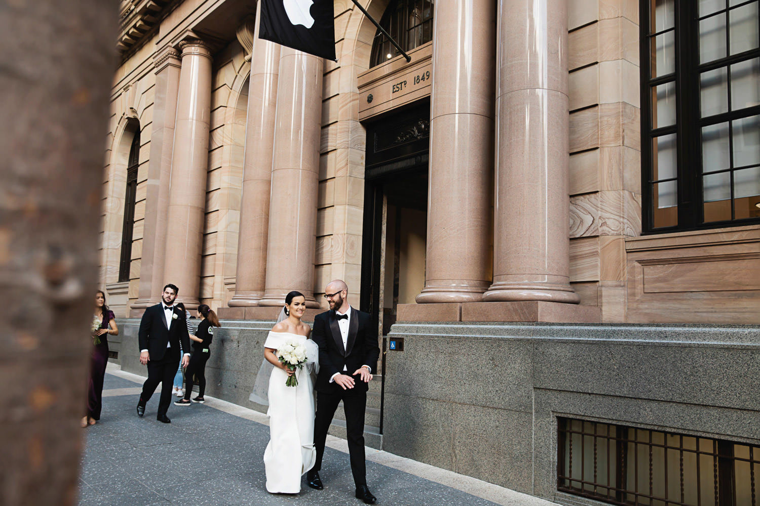 bridal-party-moments_Tattersalls-Brisbane-City-Wedding-Quincenmulberrystudios