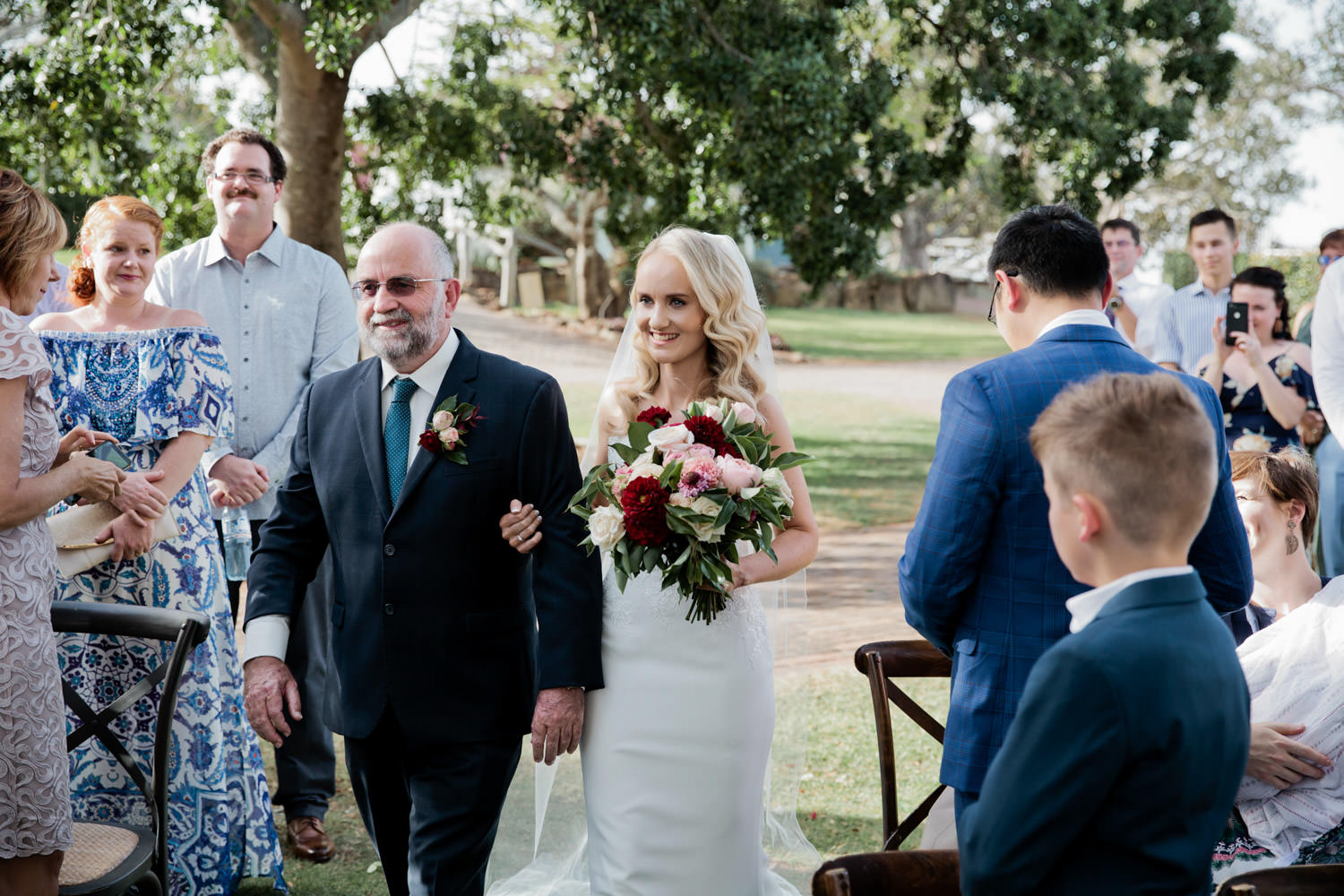 bride-arrival_Spicers-Hiddenvale-Country-Wedding-Quincenmulberry