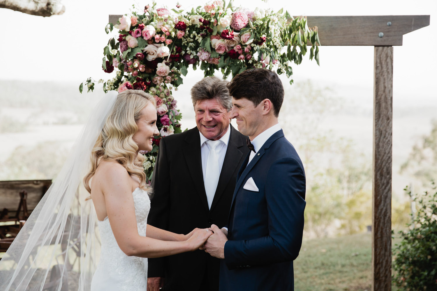 wedding-ceremony-floral-arbour_Spicers-Hiddenvale-Country-Wedding-Quincenmulberry