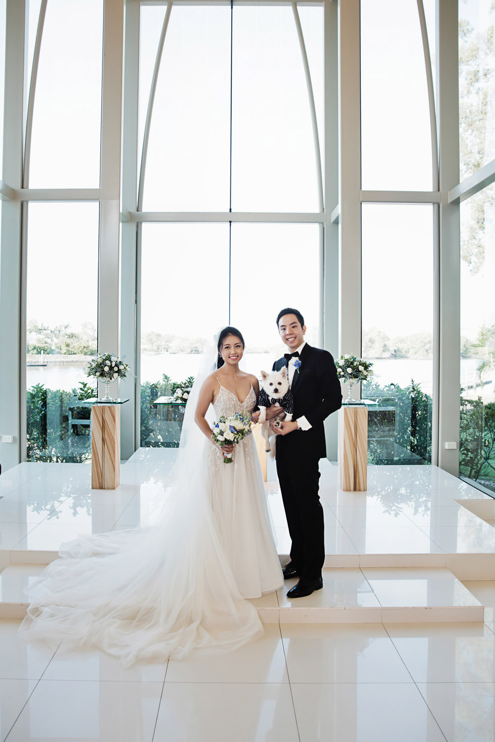 bride-and-groom-in-gass-chapel_Sanctuary-cove-wedding-photography_quincenmulberrystudios