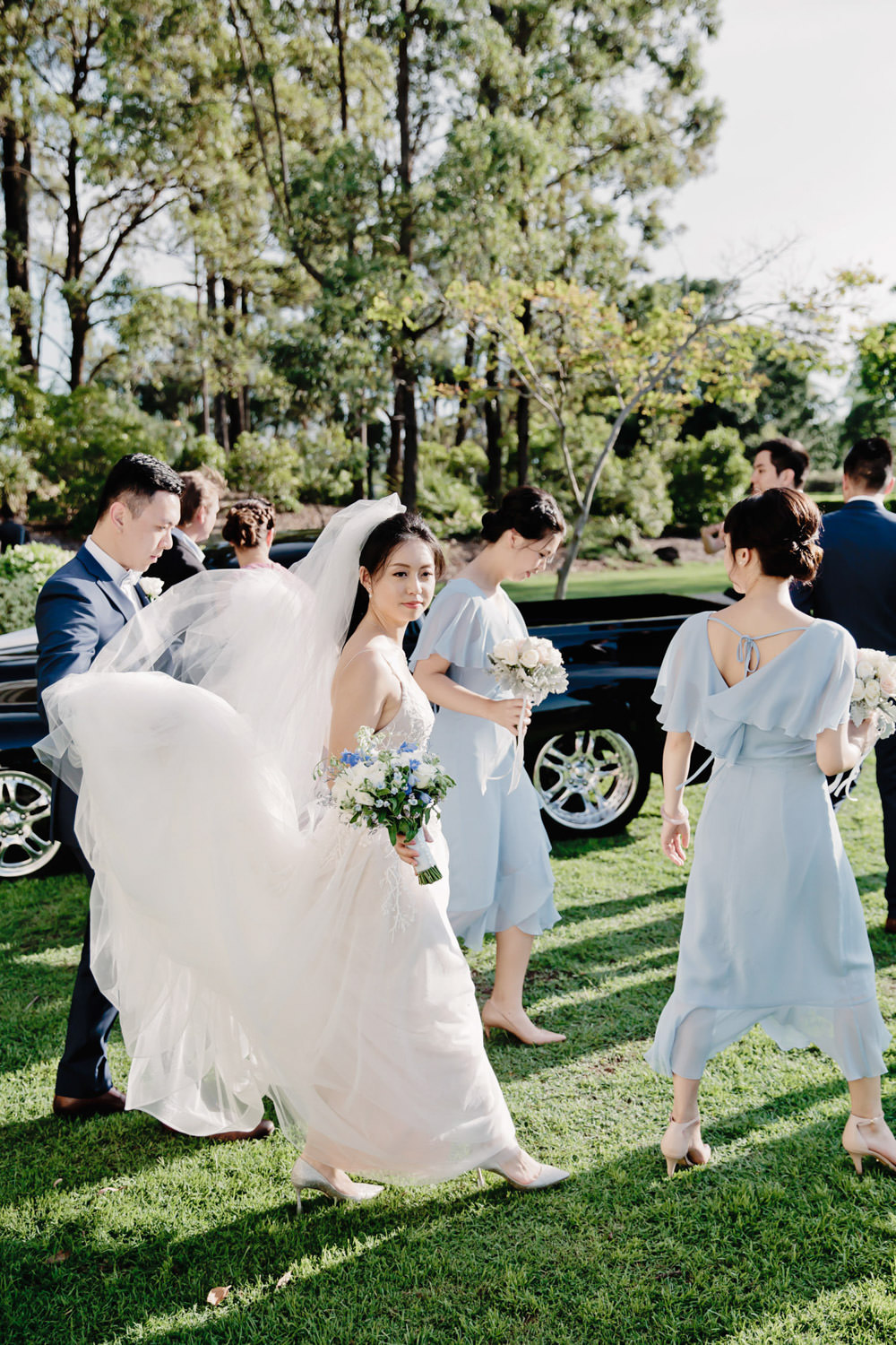 bridal-party-candid_Sanctuary-cove-wedding-photography_quincenmulberrystudios