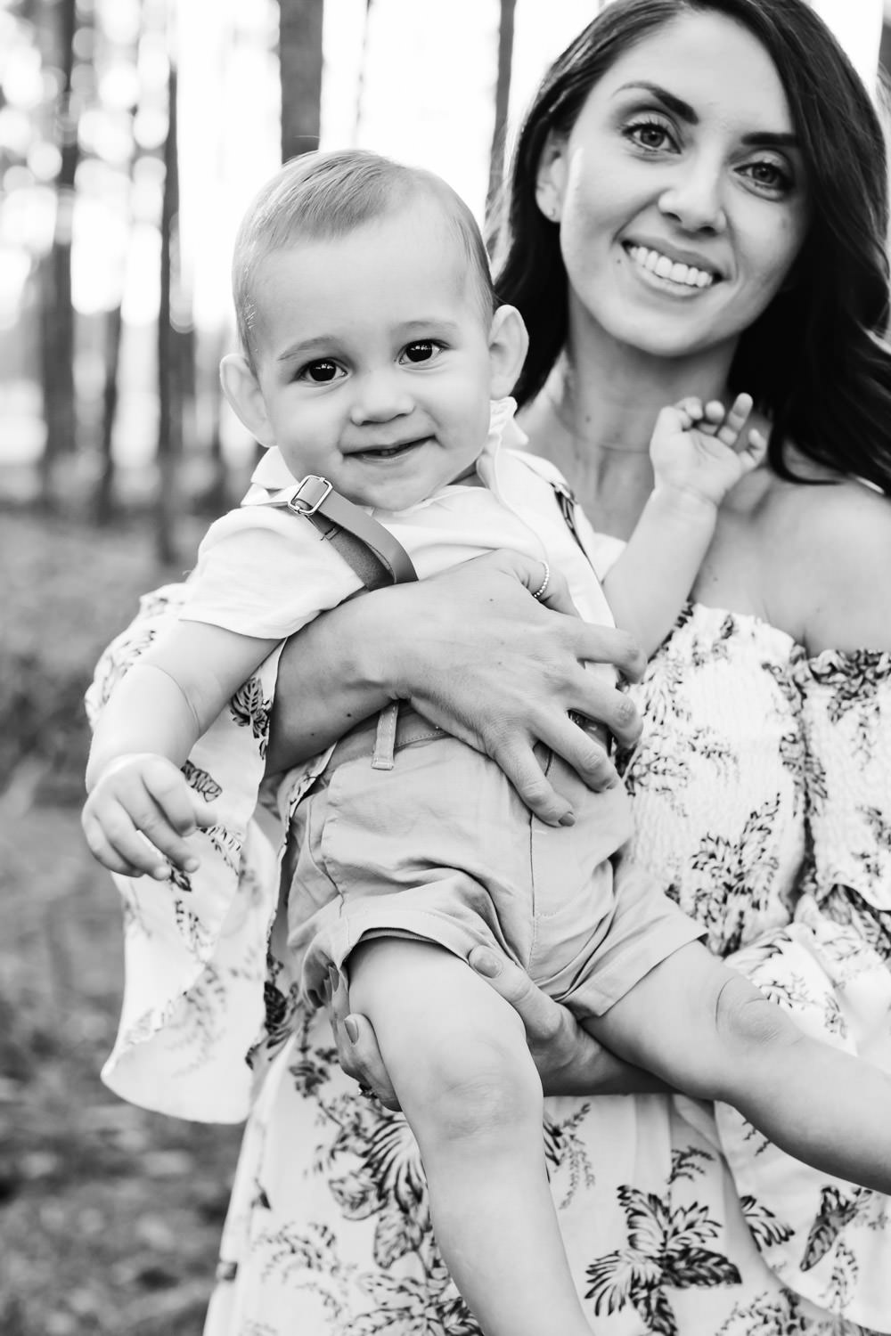 hugs-Natural-family with maternity-newborn-lifestyle-imagery- photography in Brisbane- QuinceandMulberry