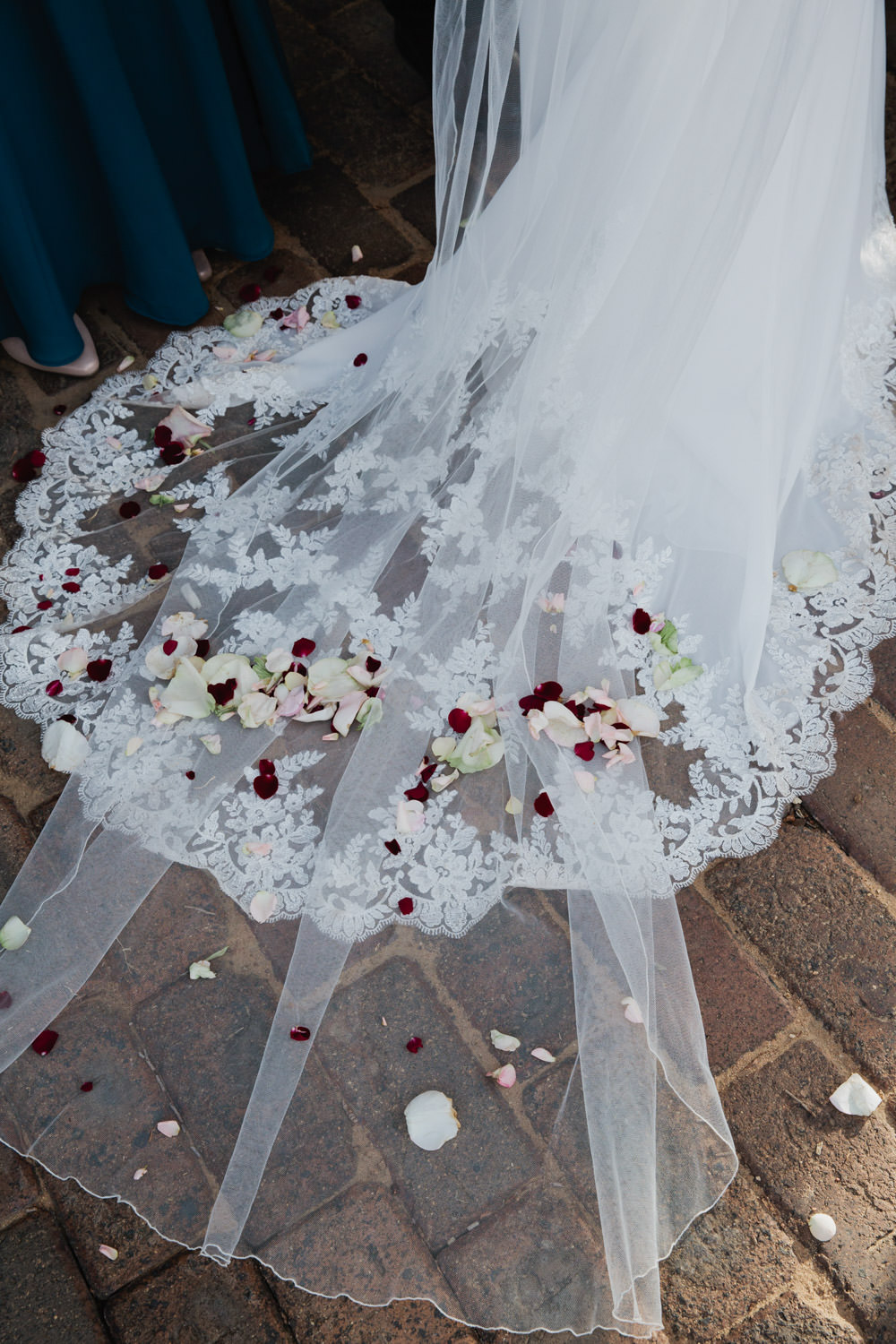 flowers-ceremony_Spicers-Hiddenvale-Country-Wedding-Quincenmulberry