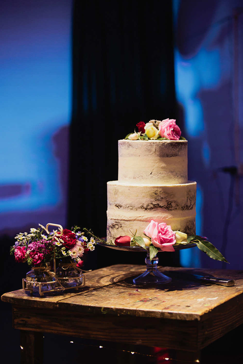 wedding-cake-Romantic-privateproperty-wedding-Byron-bay-QuinceandMulberryStudios