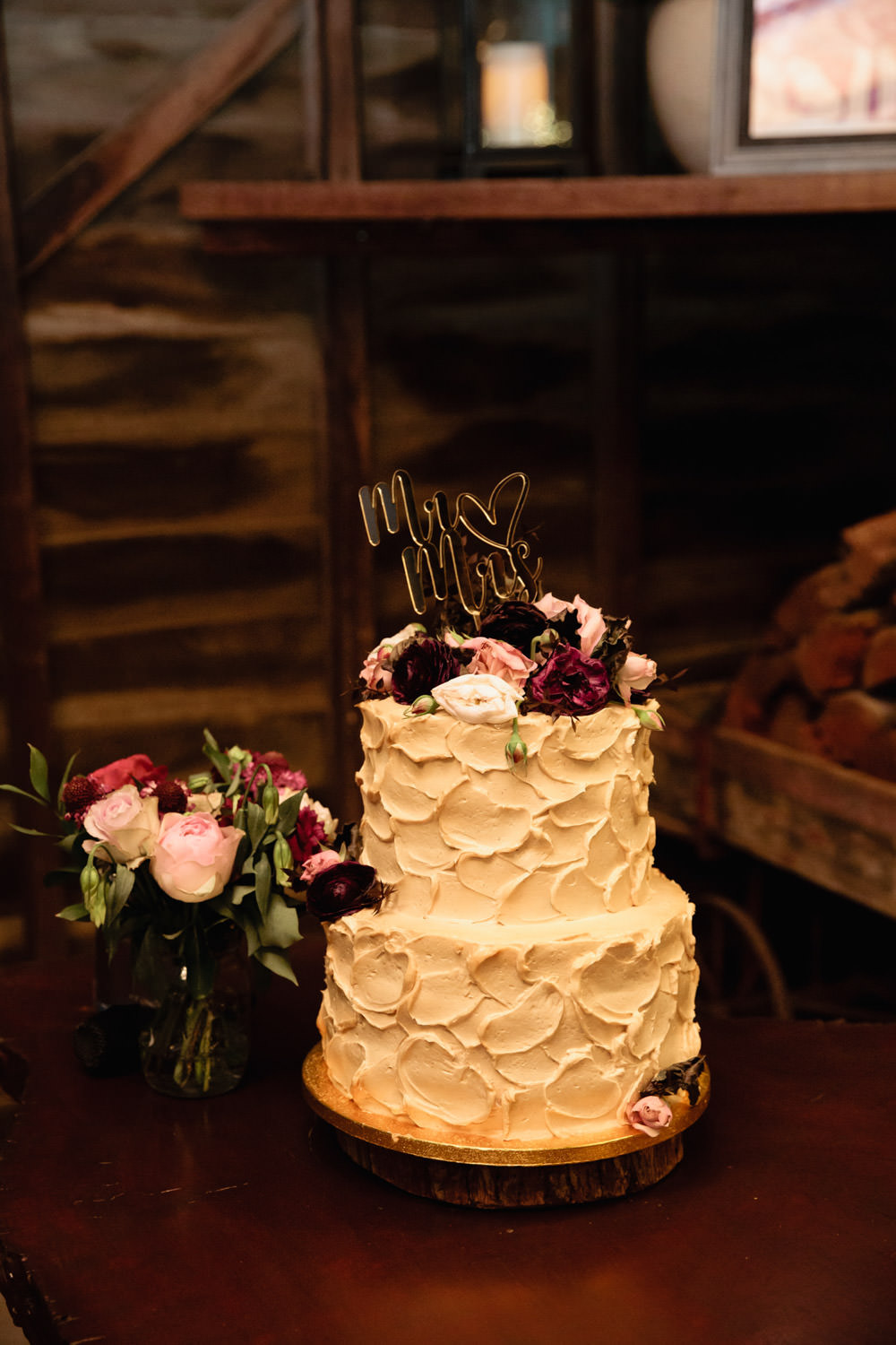 wedding-cake-natural, fun, romantic-wedding-photography at Spicers-hiddenvale-QuinceandMulberryStudios